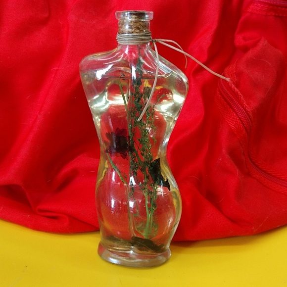 👩‍❤️‍👩Vintage Lady 👩‍❤️‍👩Glass Bottle With Flowers Inside - Picture 3 of 8